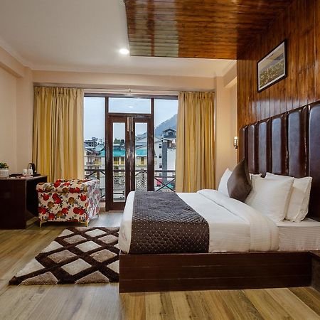 The Spruce Mansion Hotell Manāli Eksteriør bilde