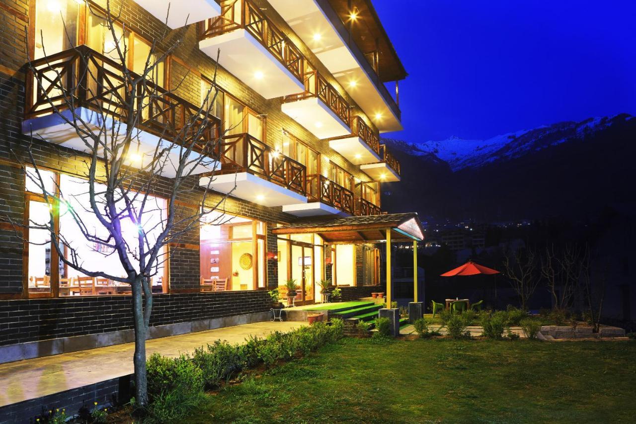 The Spruce Mansion Hotell Manāli Eksteriør bilde