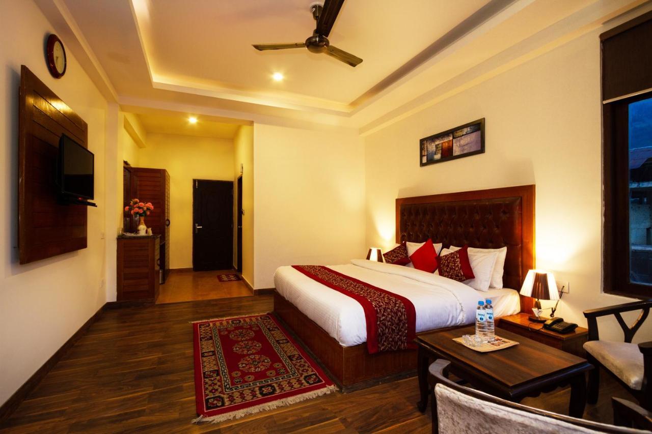 The Spruce Mansion Hotell Manāli Eksteriør bilde