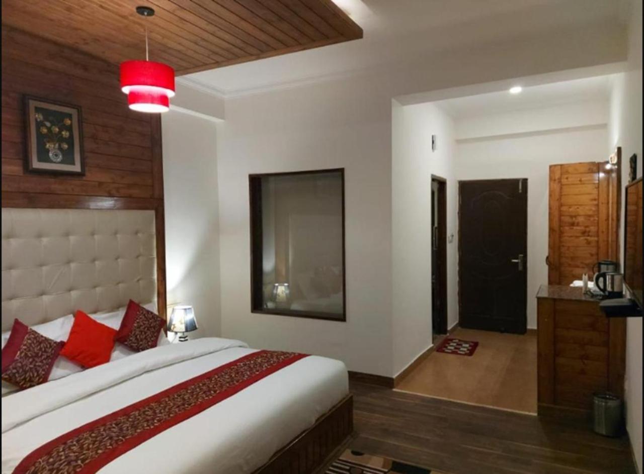 The Spruce Mansion Hotell Manāli Eksteriør bilde