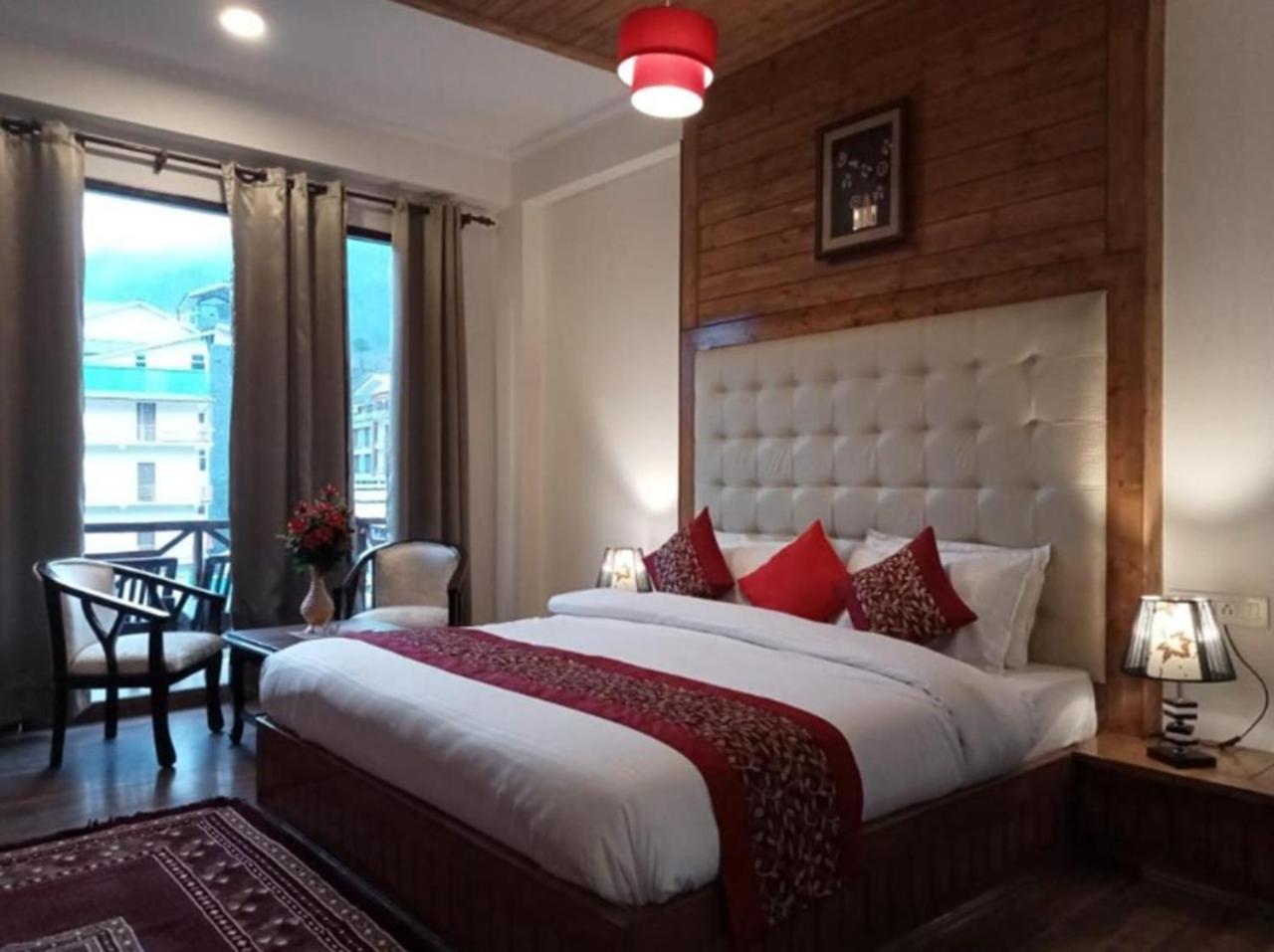 The Spruce Mansion Hotell Manāli Eksteriør bilde