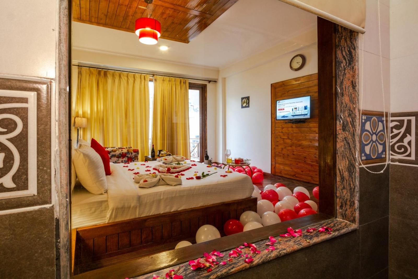 The Spruce Mansion Hotell Manāli Eksteriør bilde