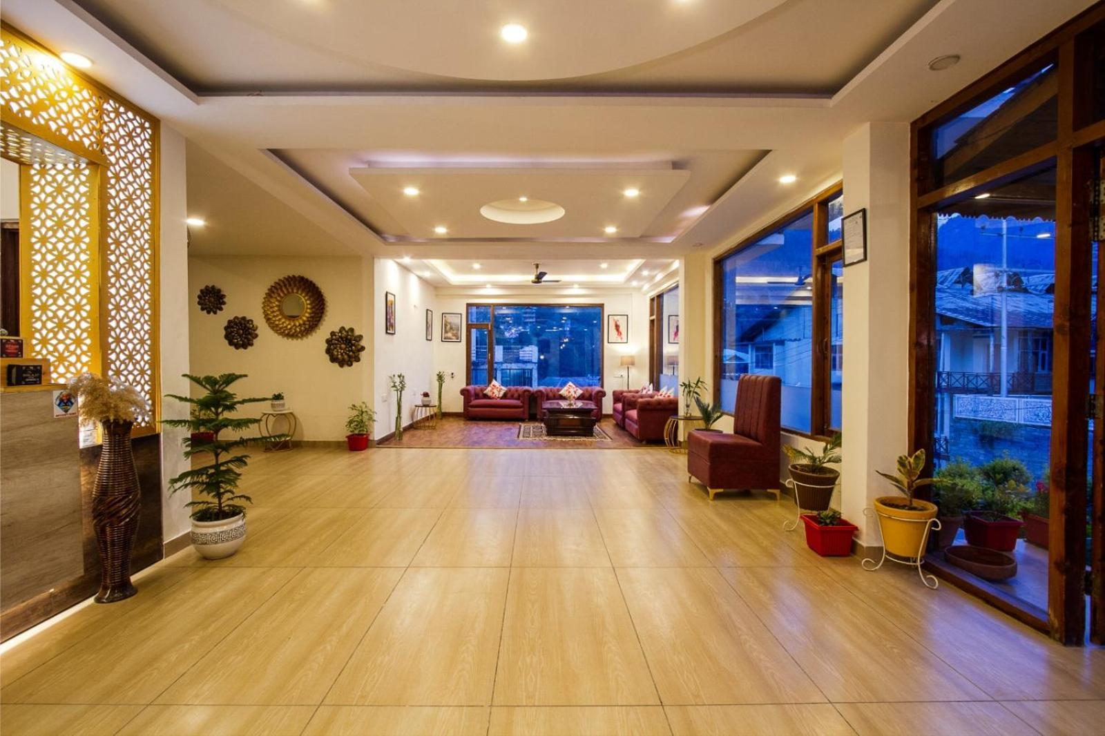 The Spruce Mansion Hotell Manāli Eksteriør bilde