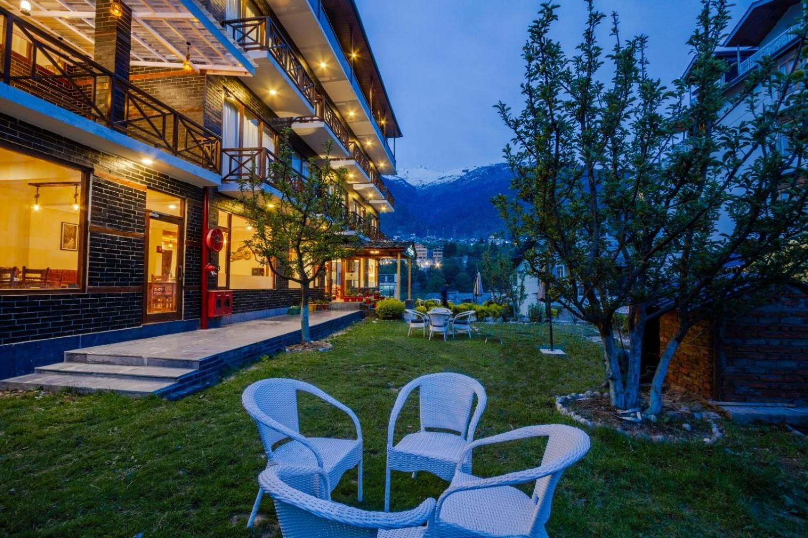 The Spruce Mansion Hotell Manāli Eksteriør bilde