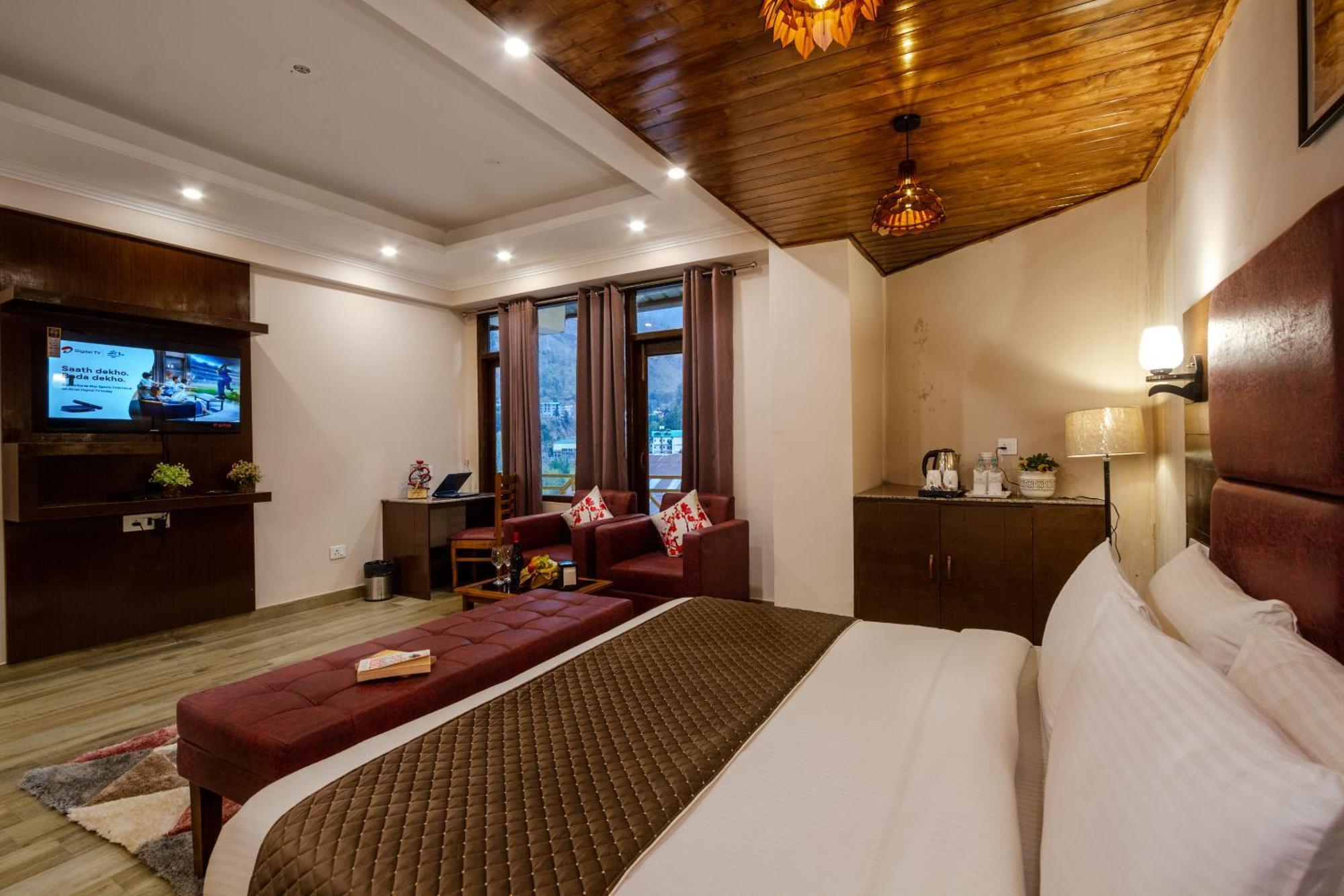 The Spruce Mansion Hotell Manāli Eksteriør bilde