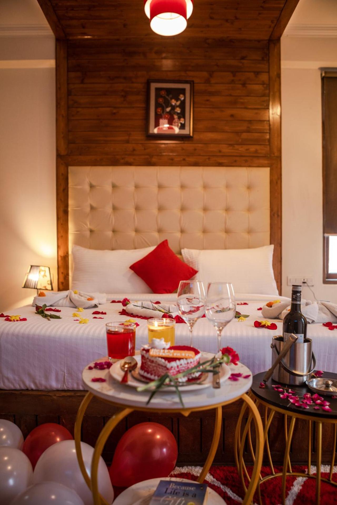 The Spruce Mansion Hotell Manāli Eksteriør bilde