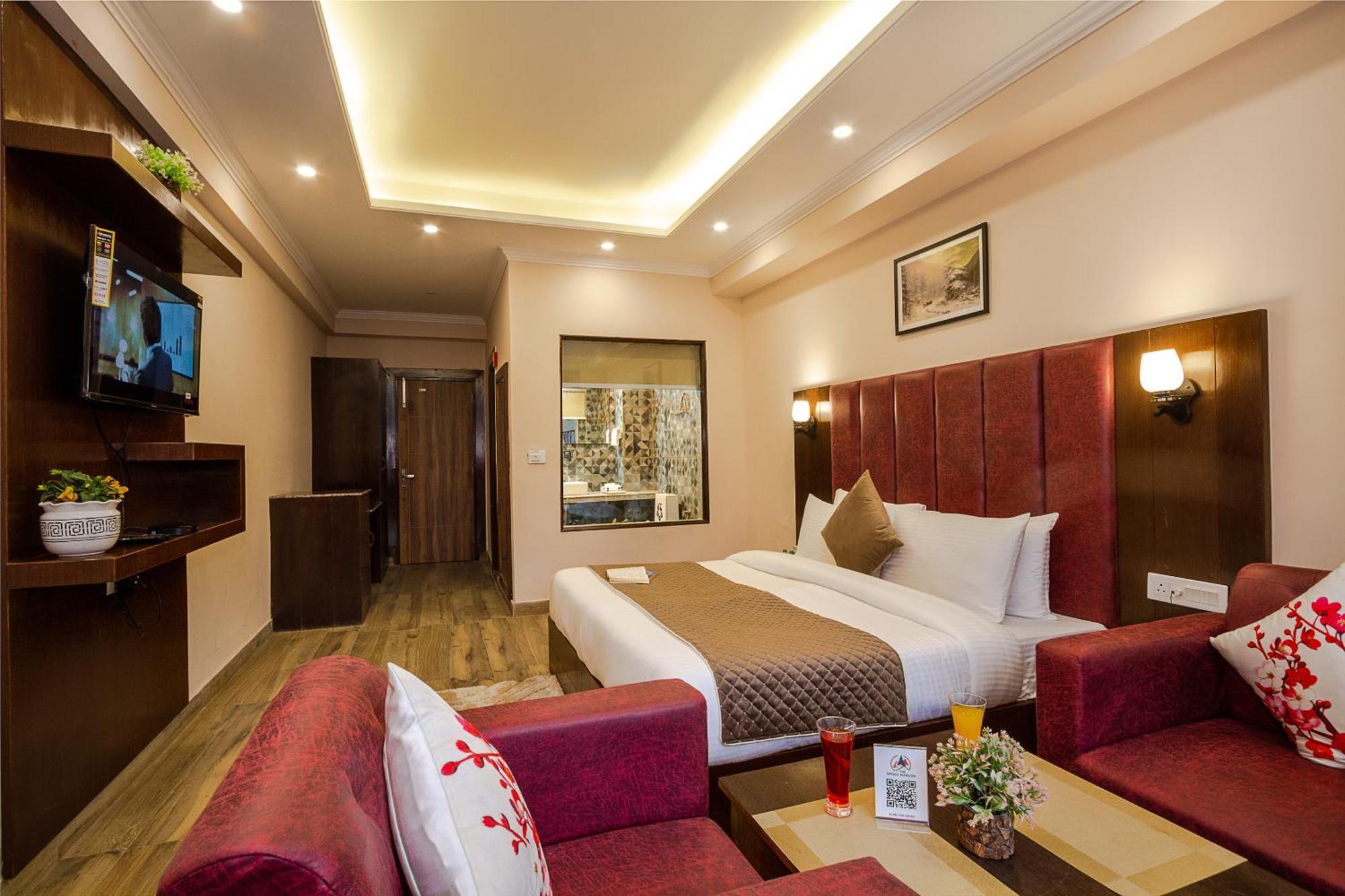 The Spruce Mansion Hotell Manāli Eksteriør bilde