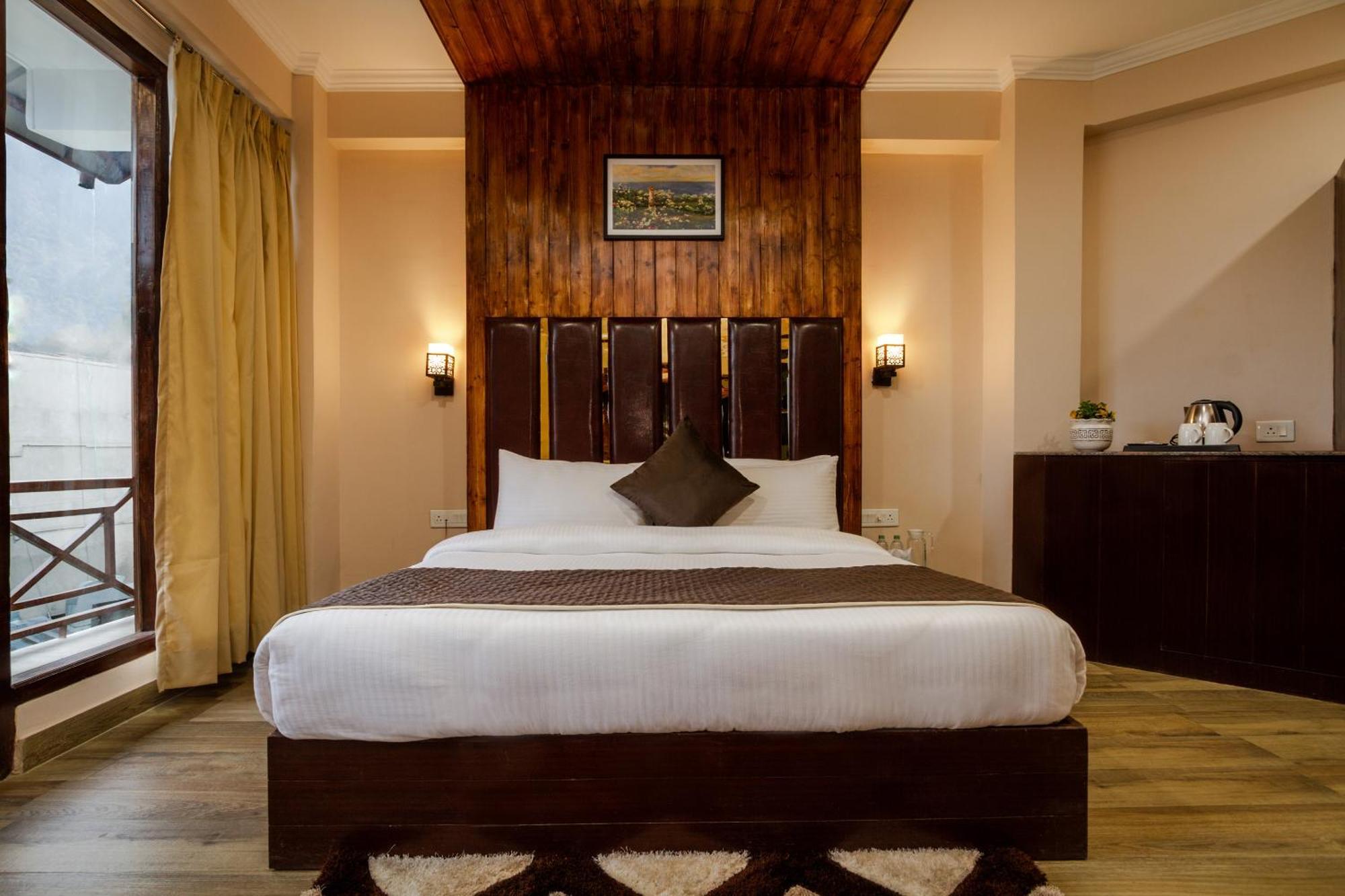 The Spruce Mansion Hotell Manāli Eksteriør bilde