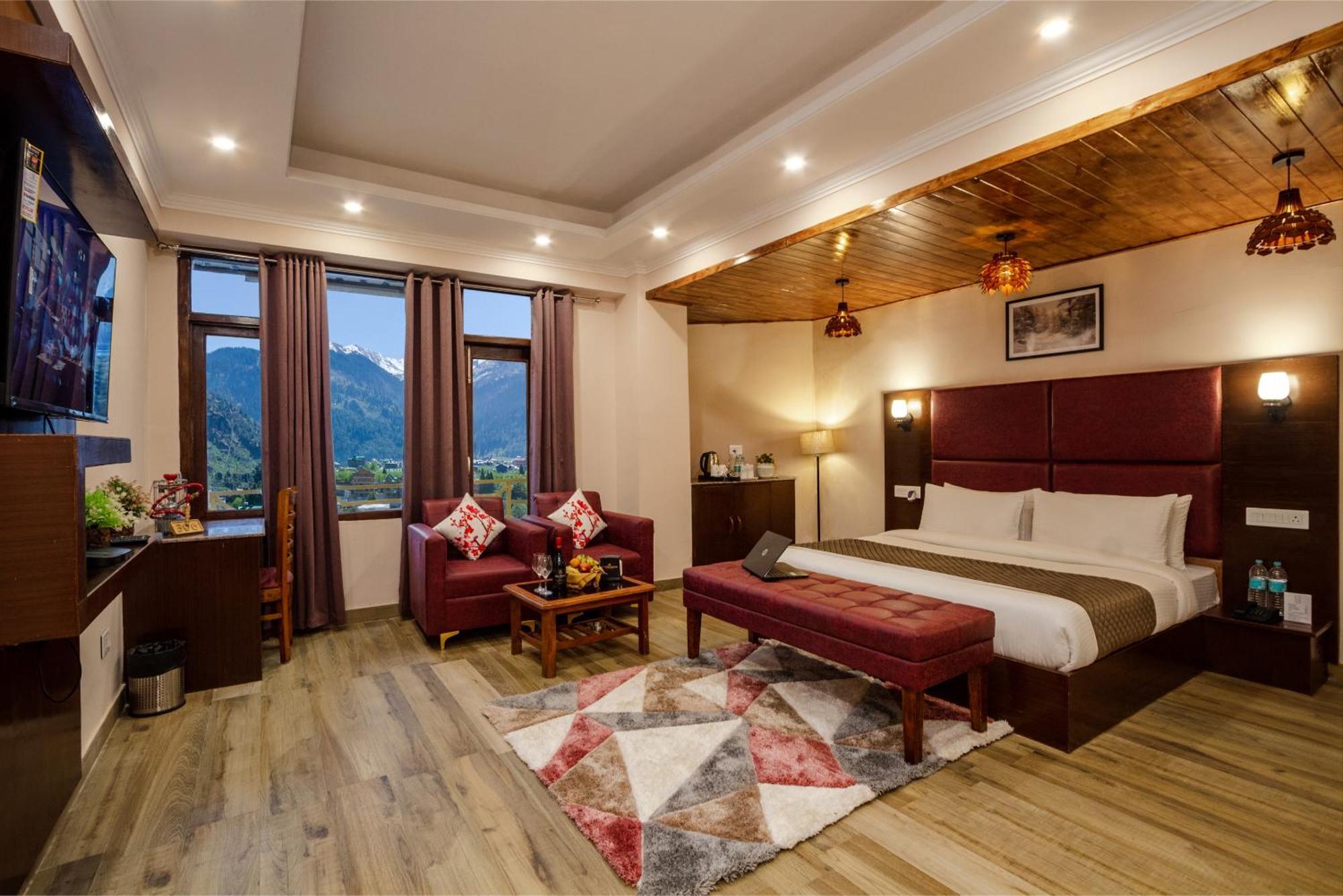 The Spruce Mansion Hotell Manāli Eksteriør bilde