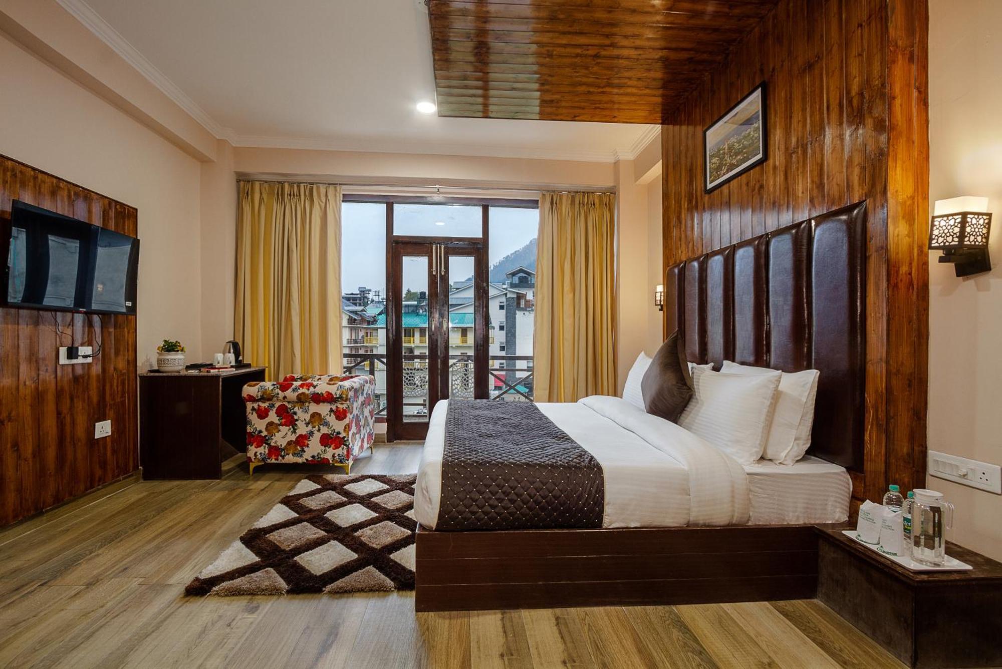 The Spruce Mansion Hotell Manāli Eksteriør bilde