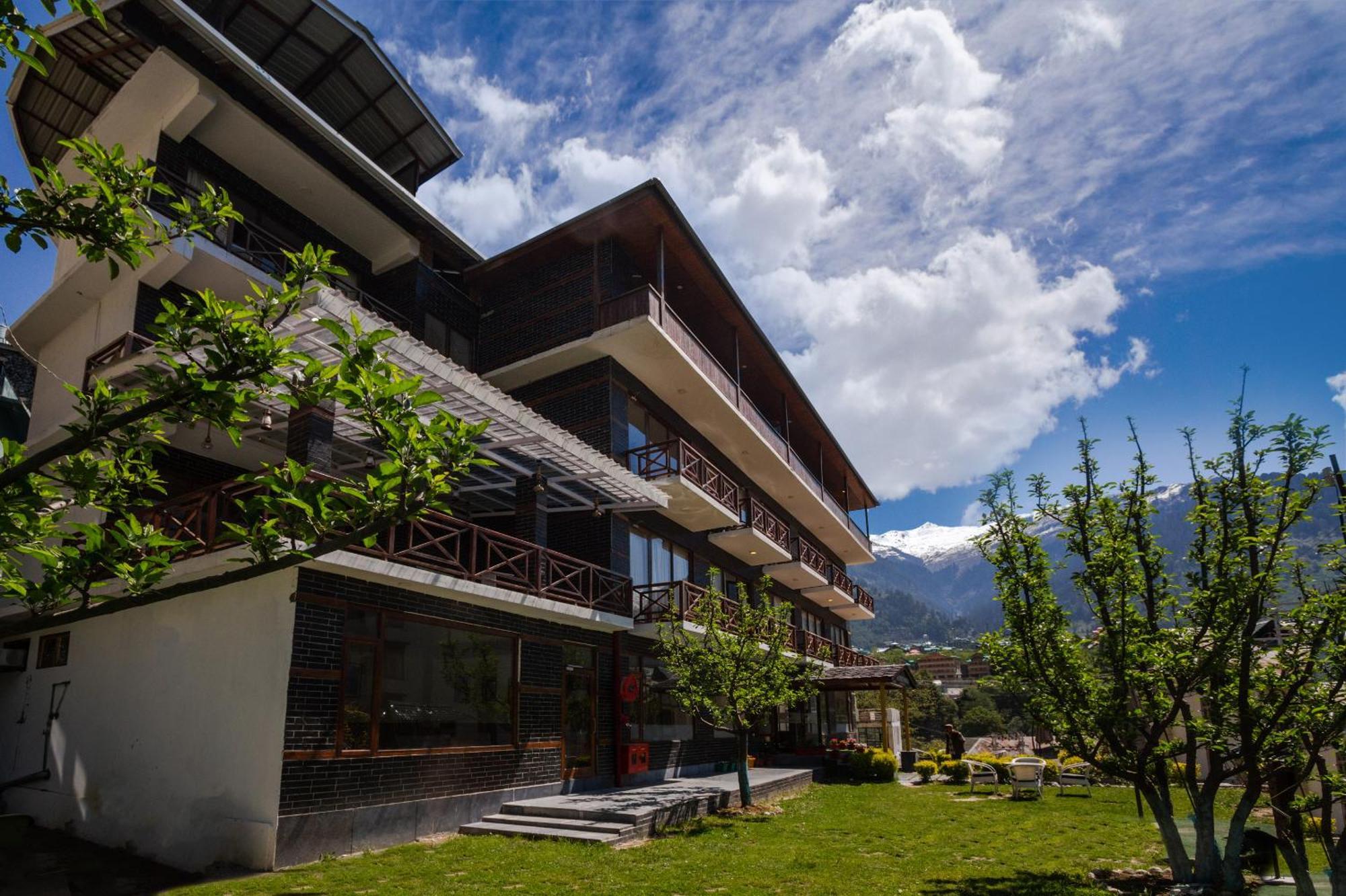 The Spruce Mansion Hotell Manāli Eksteriør bilde
